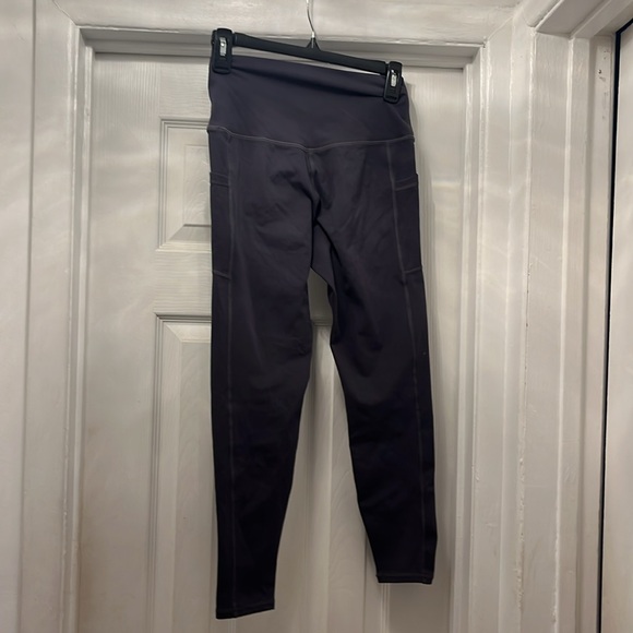 New Dark gray Capri leggings by Sunzu size medium stretch - Picture 2 of 3